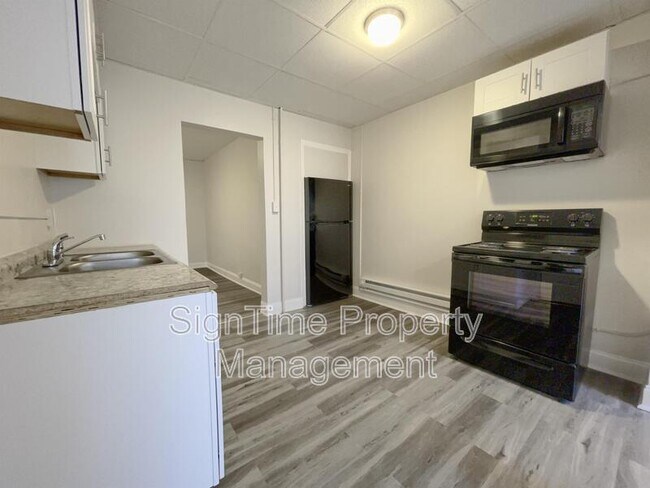 Building Photo - 664 N Prospect St