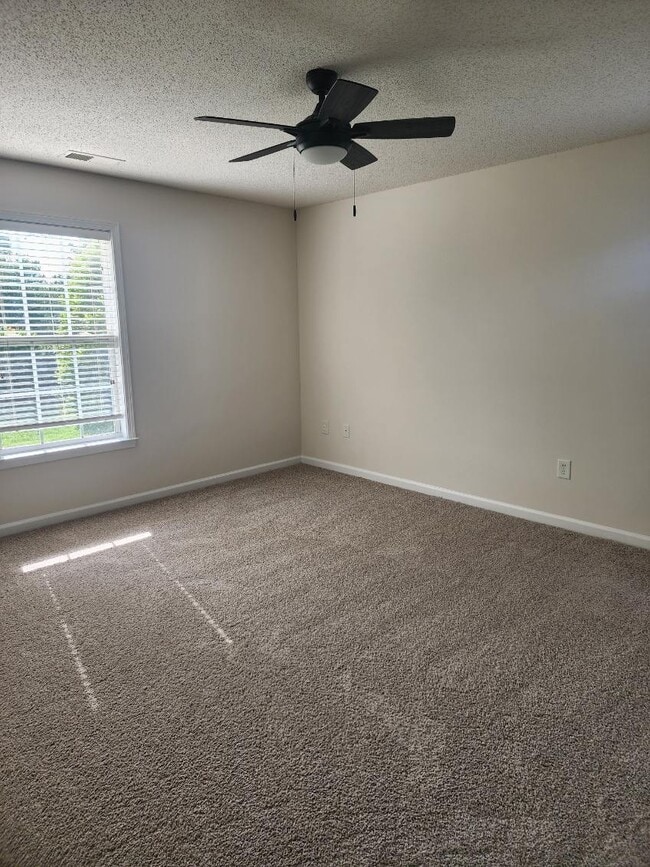 Building Photo - 6105 Hedgecock Cir