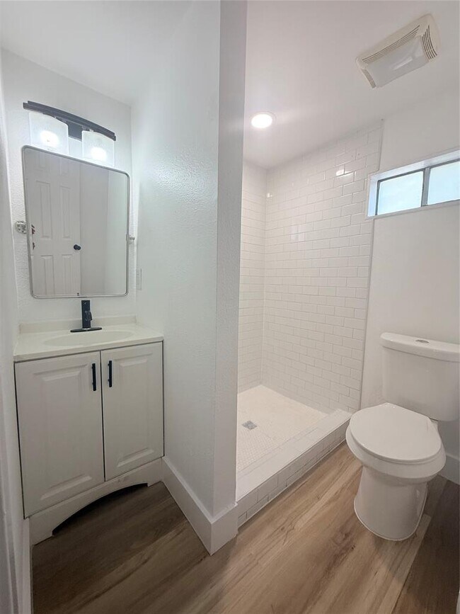 Building Photo - 9205 Georgian Dr