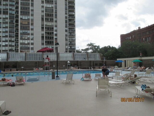 Building Photo - Gold Coast/Old Town Jr. 1 bedroom Available In July