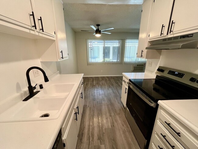 Interior Photo - 18424 Halsted Avenue