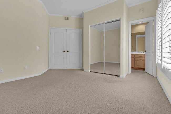 Building Photo - 12 Bergamo