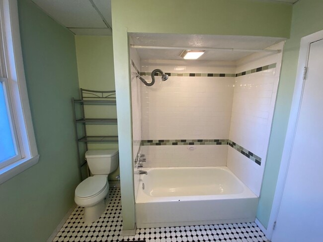 Building Photo - Now showing, Updated 3BR 2 Full Bath house...
