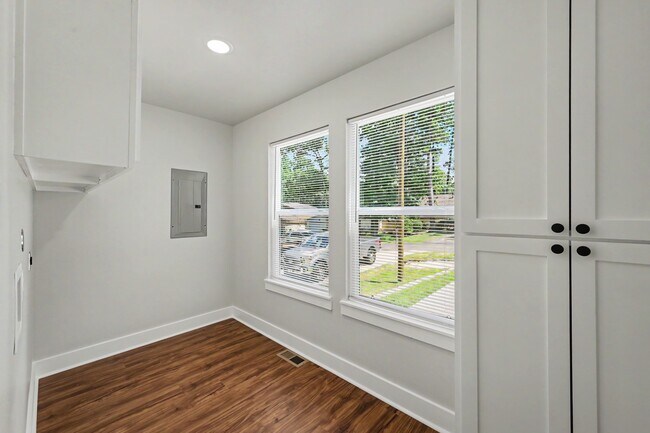 Building Photo - 116 Sun City Ln