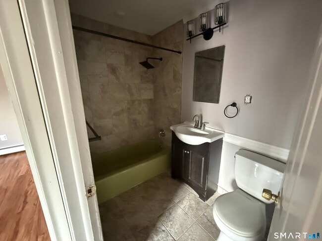 Building Photo - 1051 Old Colony Rd