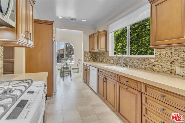 Building Photo - 5310 Leghorn Ave