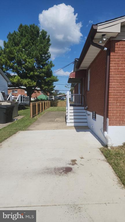 Building Photo - 2528 Summerson Rd