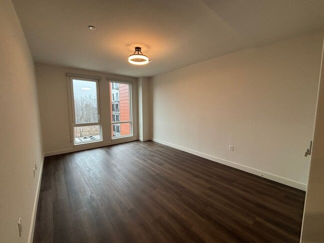 Building Photo - Modern, Light-Filled 2 Bed at One25 – Unit...