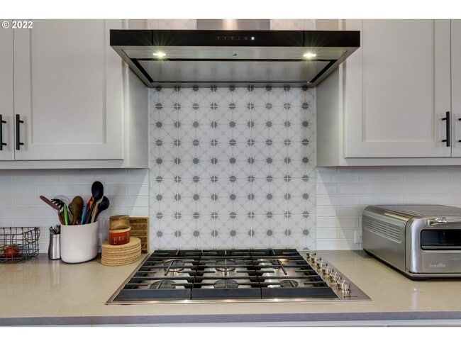 Building Photo - Beautiful Contemporary Home in Hillsboro near Reed's Crossing