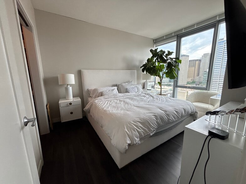 Building Photo - 229 S Peoria St