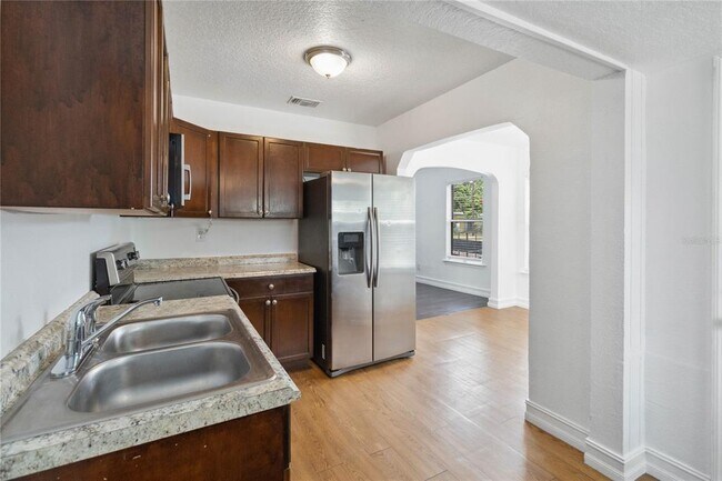 Building Photo - 634 18th St