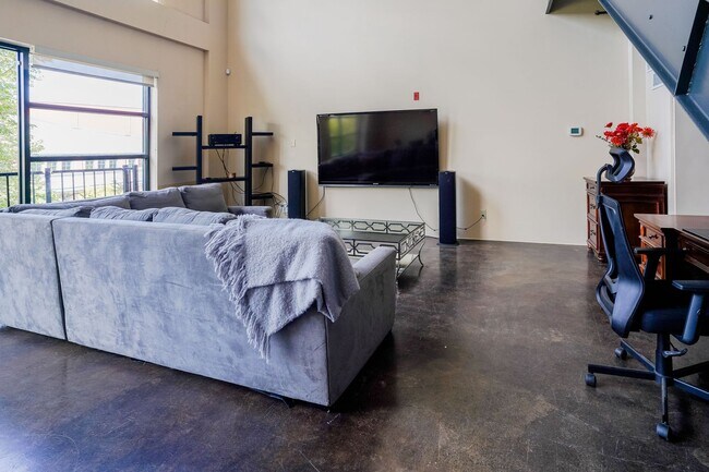 Building Photo - Fully Furnished Mid-Term 2-Level Condo | 1,549 Sq Ft | Private Parking | Shared Living