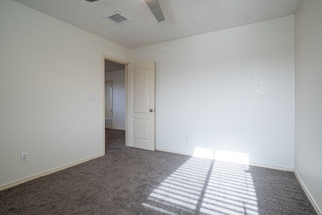 Building Photo - 7041 Falling Leaf Cir