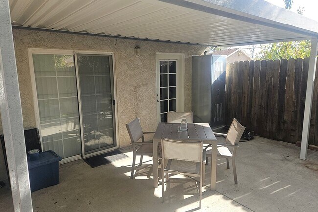 Building Photo - Charming 1BR House in San Fernando
