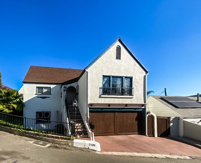 Building Photo - Unfurnished Light Filled Modern Spanish Home in Hollywood Hills