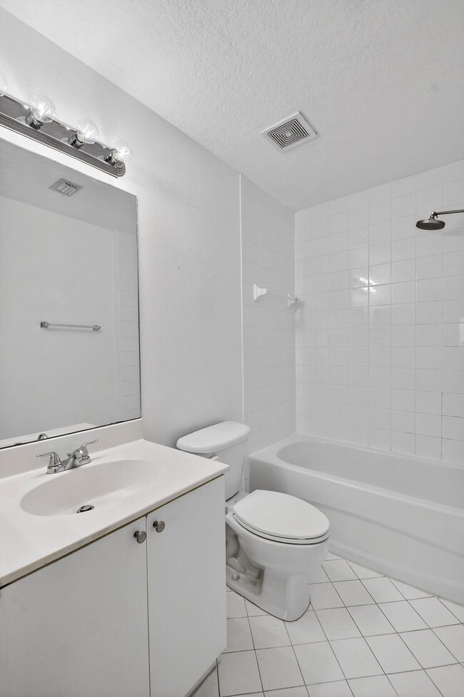 Building Photo - 3790 N Jog Rd