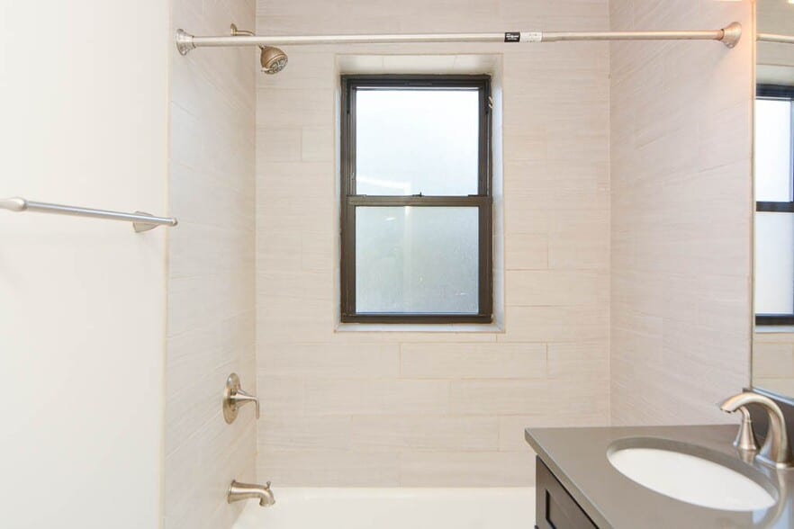 Building Photo - 2402 N Kedzie