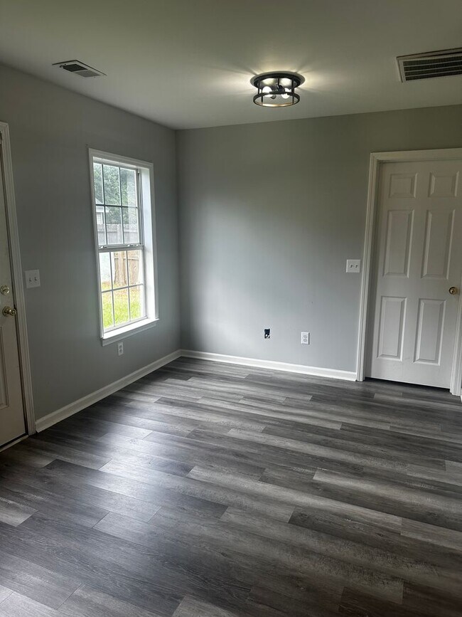 Building Photo - Beautiful 3-Bedroom Home in Ladson