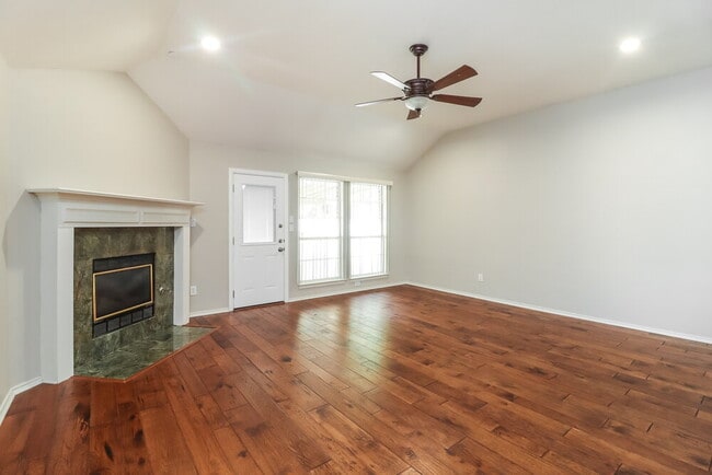 Building Photo - 7824 Blossom Dr