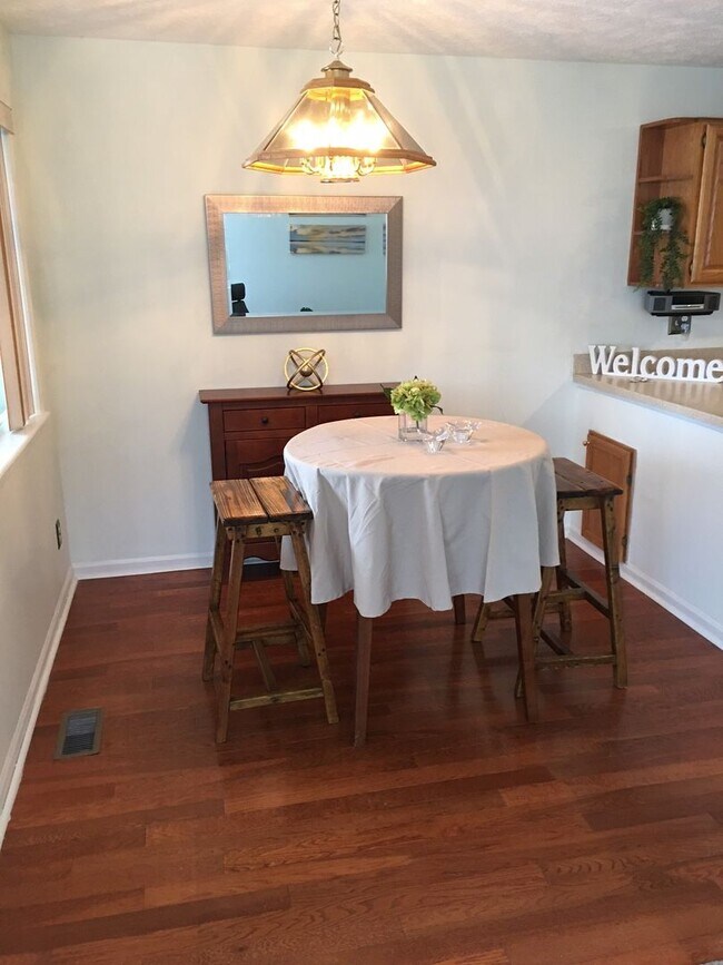 Building Photo - Furnished-Bay Views- Long Term!