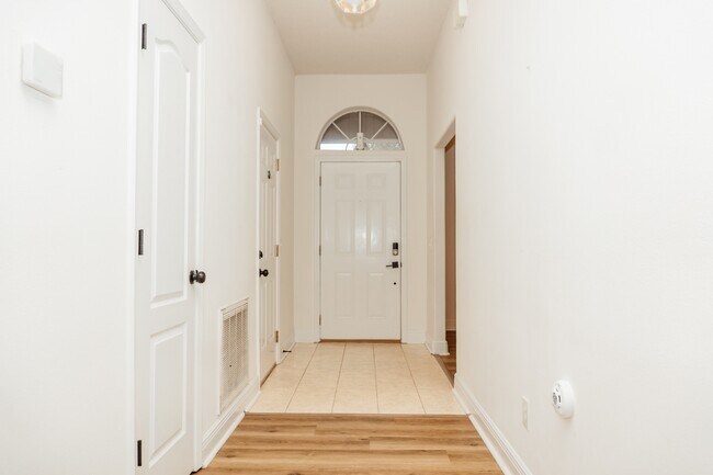 Building Photo - 641 Territory Ln