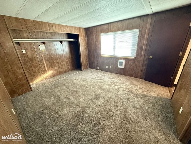 Building Photo - 3bd/2ba Home with a Large Yard - Near Randall Park!