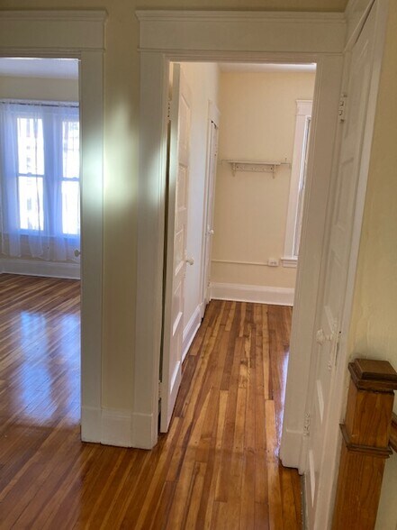 Building Photo - 890 Lancaster St