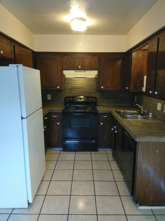 Building Photo - Unit #2