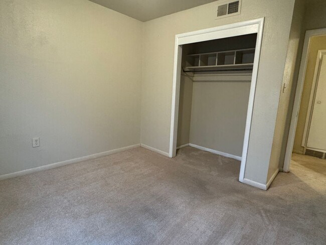 Building Photo - 4312 NW Santa Fe Ave