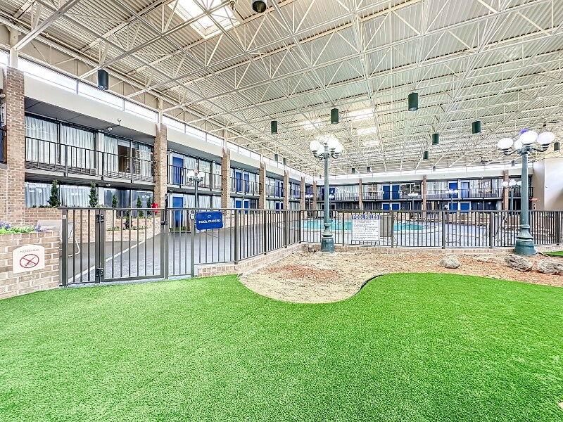 Building Photo - 910 Suemac Rd