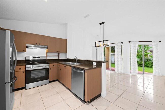 Building Photo - 9953 NW 9th Ct