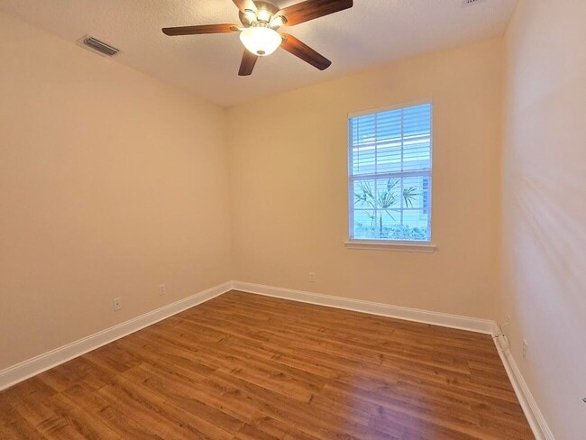 Building Photo - 1463 SE Tidewater Pl