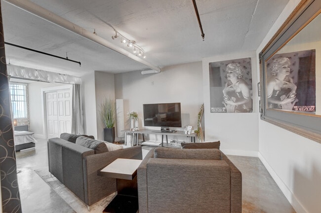 Building Photo - 185 NE 4th Ave