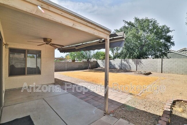 Building Photo - 1710 E Horseshoe Ave