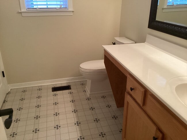 Building Photo - 3 bedroom Home Chesterfield-Ashbrook Subdivision