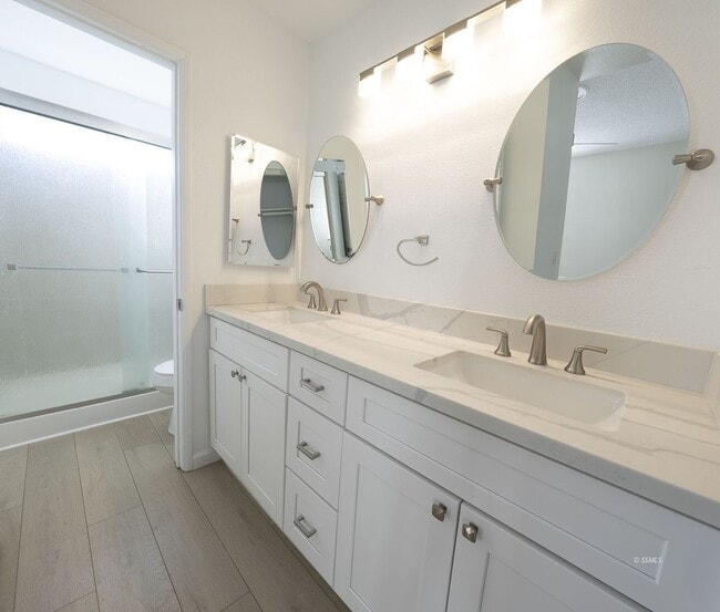 Building Photo - Please Contact Vaughn Realty to set up an ...