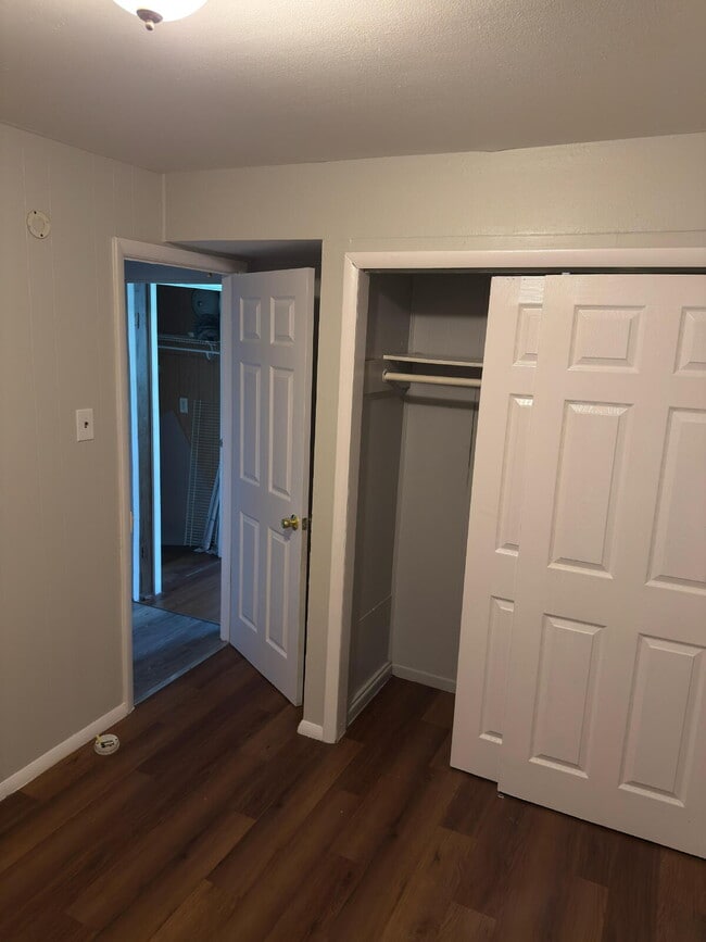 Building Photo - 10359 Renfrew Dr