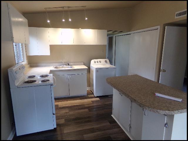 Building Photo - 8 Janmar Dr