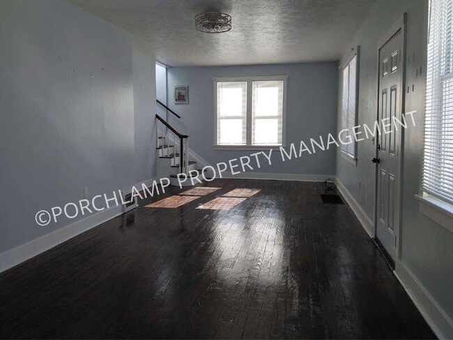 Building Photo - 606 Houston Ave