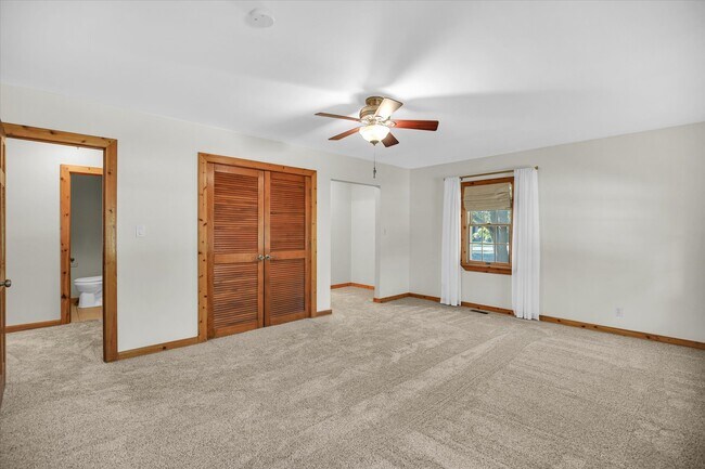 Building Photo - 1705 Lake Shore Dr