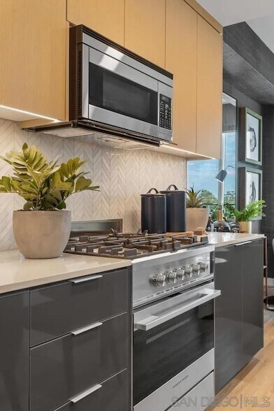 Building Photo - 525 Olive St