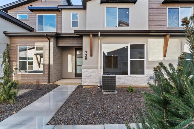 Building Photo - Brand New 3 Bed 2.5 Bath Townhouse With Many Amenities