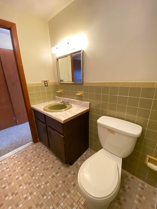 Building Photo - 10 Adelaide Rd