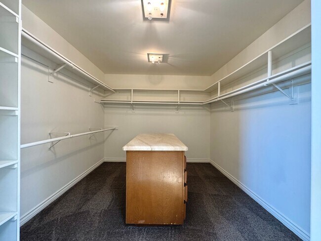 Building Photo - 4925 Regla Ct