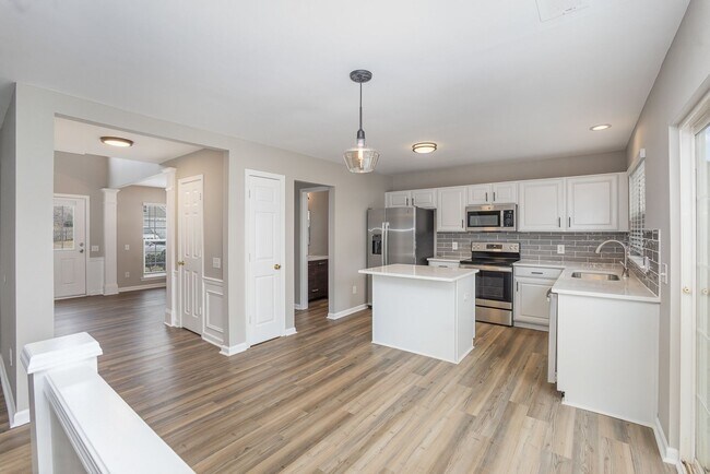 Building Photo - Elegant 4-bedroom Ballantyne home located ...
