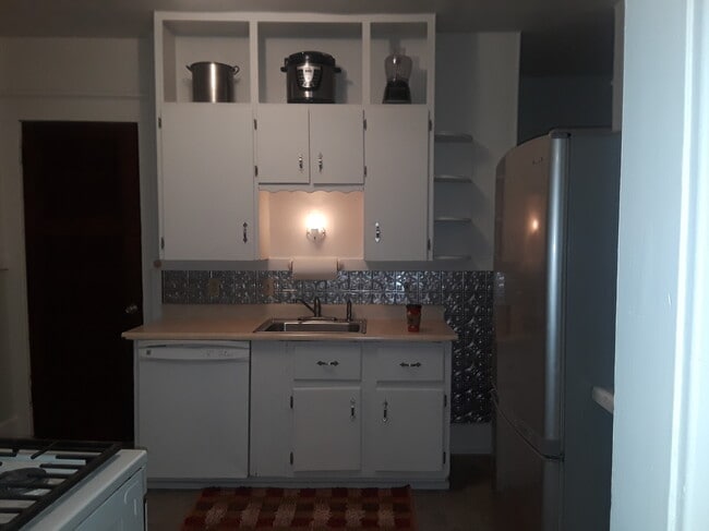 Building Photo - 630 E 6th St