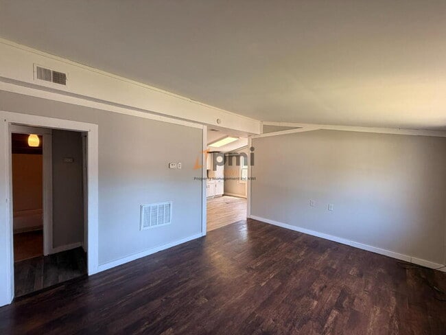 Building Photo - 416 Van Buren Ave