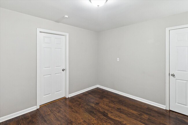 Building Photo - 1608