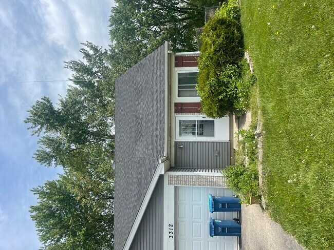 Primary Photo - 3312 Fox Hill Rd