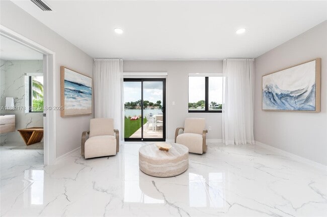 Building Photo - 21230 NE 25th Ct